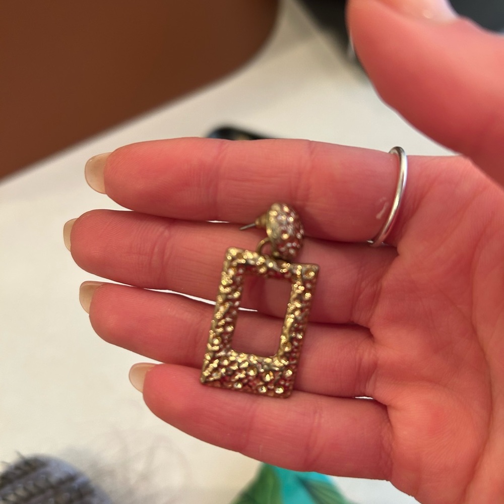 Assorted earrings - Picture 11 of 11